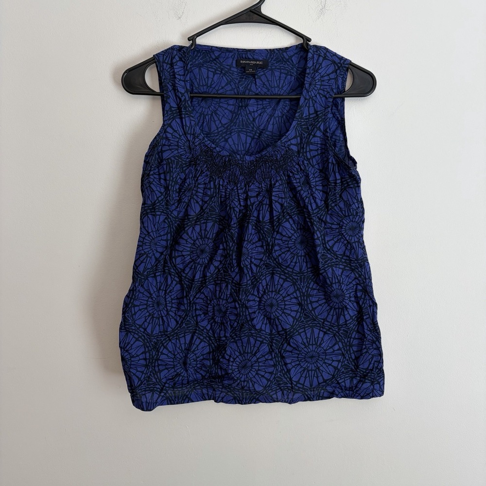 Banana Republic Women's Geo Pattern Blue Sleeveless Blouse Size XS cinch Neck